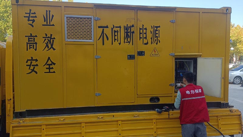 平果柴油发电机组和UPS电源配合使用时，如何避免切换过程中的电力中断？